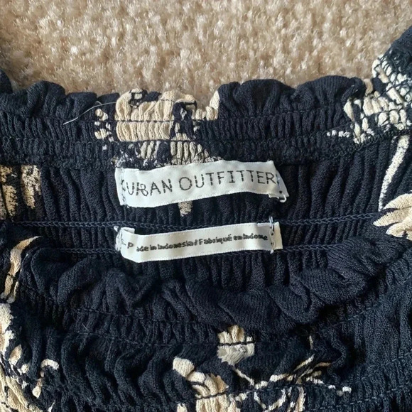 Urban Outfitters Giselle Smocked Cropped Top Size Small - Picture 5 of 6